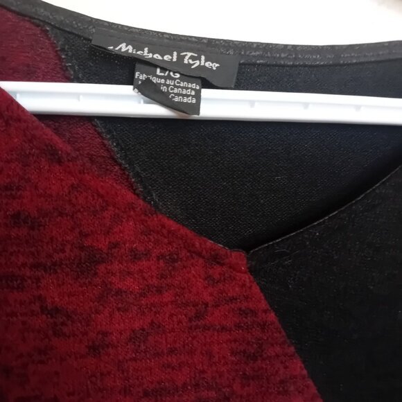 Women's‎ Modern Oversized Michael Tyler Red/Black Colorblock Poncho Sweater L - Picture 8 of 9